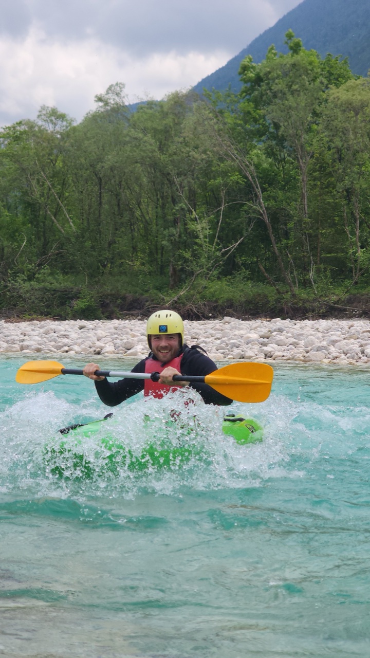 Wildwasser-Kajak auf der Soča
